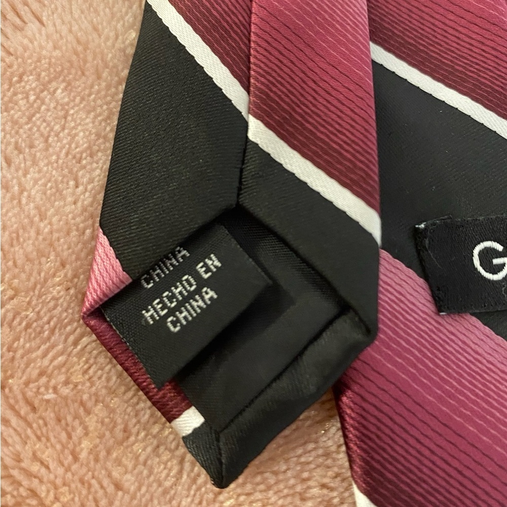 George Elegant Black and Red Striped Tie - Picture 10 of 11